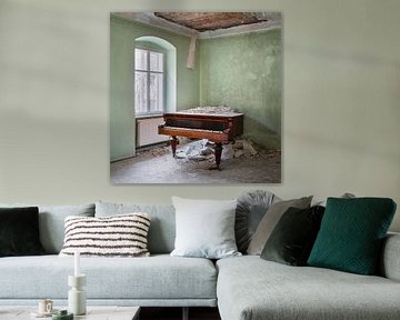 Piano abandonné dans le coin. sur Roman Robroek - Photos de bâtiments abandonnés