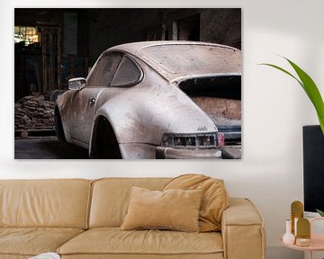 Verlassener Porsche in der Garage. von Roman Robroek