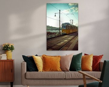 Tram 2 jaune historique à travers Budapest, Hongrie sur ElkeS Fotografie