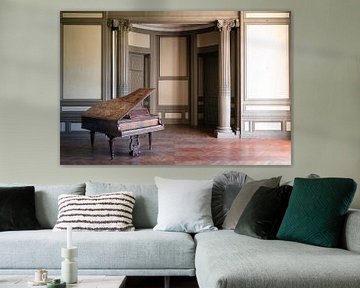 Verlassenes Klavier im Saal Beige. von Roman Robroek