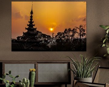 Sonnenuntergangs-Kloster in Myanmar von Joey Ploch
