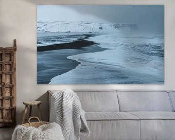 La plage de sable noir de Reynisfjara en Islande