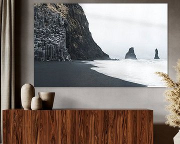 La plage de sable noir de Reynisfjara en Islande