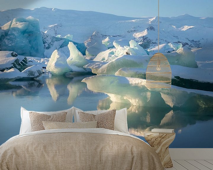 Sfeerimpressie behang: Jökulsárlón, gletsjermeer in IJsland van Melissa Peltenburg