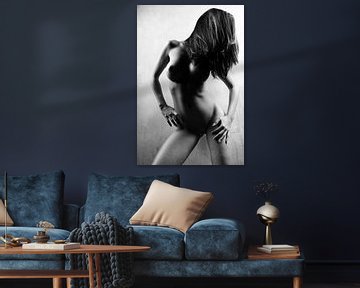 Mooie naakte vrouw gefotografeerd in zwart wit van Photostudioholland