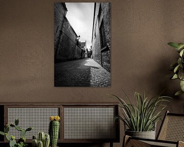 La ruelle de Bruges en noir et blanc sur Mickéle Godderis