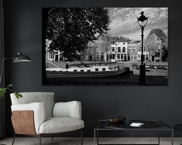 Der weite Hafen von Den Bosch in schwarz-weiß. von Jasper van de Gein Photography