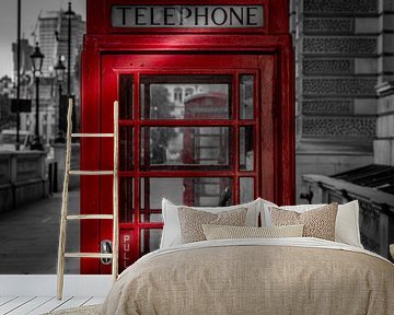 Zwart-Wit: Rode telefooncel doorkijkje van Rene Siebring