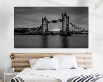 Zwart-Wit: zonsopkomst bij de Tower Bridge van Rene Siebring