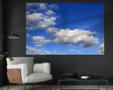 Weiße Wolken am blauen Himmel von Karina Baumgart