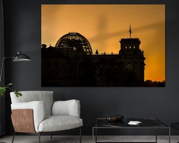 Zonsondergang achter het Berlijnse Rijksdaggebouw