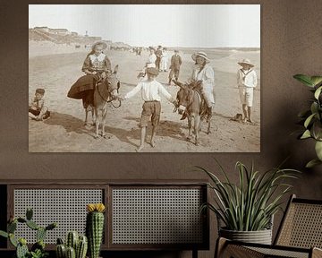 Donkey riding on the beach in Zandvoort, Knackstedt & Näther, 1900 - 1905