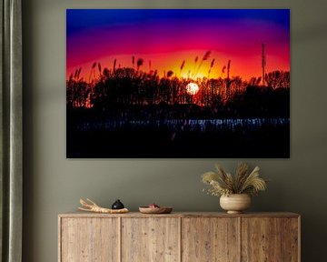 Zonsondergang, in zeer felle kleuren bewerkt. van Anne Ponsen