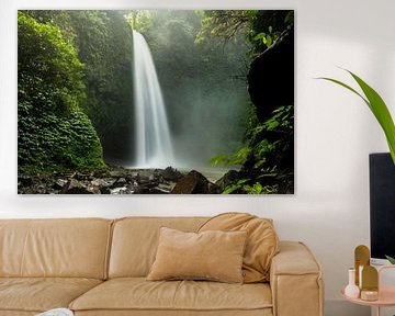 Jungle waterfall van Jonathan Krijgsman