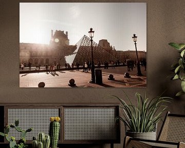 Atmospheric photo of the Louvre in Paris by Stefanie van Beers