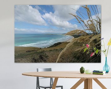 New Zeeland kust met blauwe lucht en wolken van Marco Leeggangers