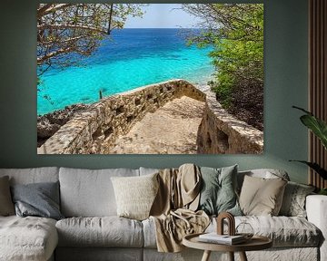 Landschap 1000 Steps als duikplek in zee op eiland Bonaire van Ben Schonewille