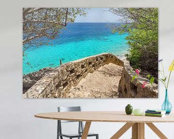 Landschap 1000 Steps als duikplek in zee op eiland Bonaire van Ben Schonewille