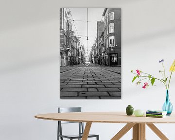 La rue commerçante presque déserte Leidsestraat à Amsterdam sur Sjoerd van der Wal Photographie