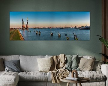 Sleipnir - grootste kraanschip ter wereld in Rotterdam Panoramafoto bijzonsondergang van Erik van 't Hof