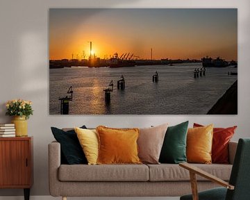 Coucher de soleil dans le port de Rotterdam - vue d'Europoort