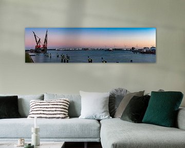 Panoramafoto von der Sleipnir, dem größten Kranschiff der Welt In Rotterdam