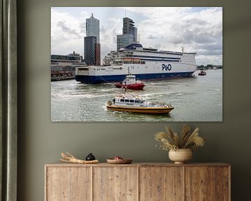 P&O Ferries boot in Rotterdamse haven van Bram de Muijnck