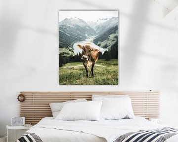 Une vache tyrolienne dans un merveilleux paysage estival dans le Zillertal sur Daniel Kogler
