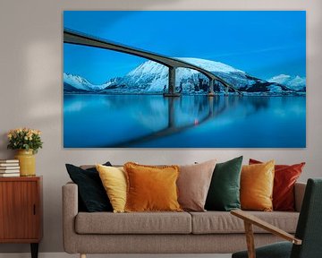 Gimsøystraumen brug in het Sydalspollen Fjord na zonsondergang in de Lofoten in de winter van Sjoerd van der Wal Fotografie