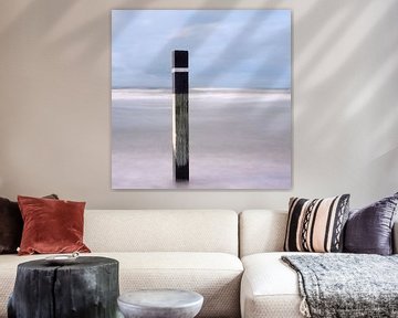 Beach pole in blue and grey by Hans Kwaspen