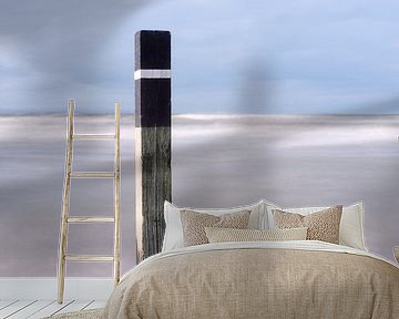 Strandpaal abstract van Hans Kwaspen