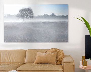 Un arbre dans le brouillard. sur Justin Sinner Pictures ( Fotograaf op Texel)