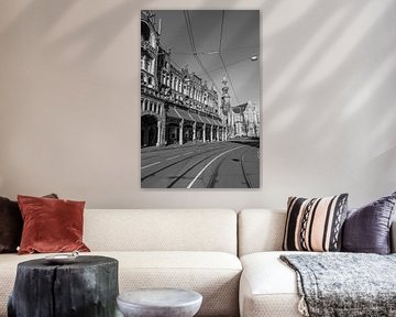 Verlaten Raadhuisstraat in Amsterdam in zwart-wit van Sjoerd van der Wal
