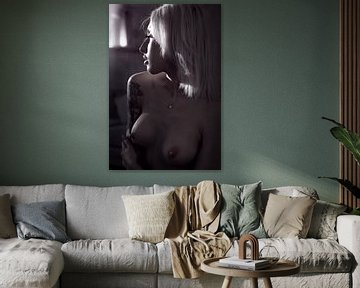 Topless lady, sexy in the light van Atelier Liesjes