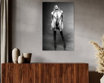 Sexy meid, fotomodel in bontjas van Atelier Liesjes