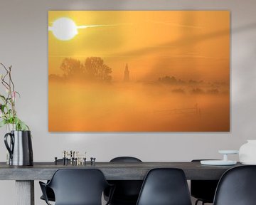 Sonnenaufgangslandschaft mit Nebel über den Wiesen bei Nijkerk von Bobsphotography