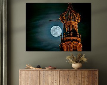 Full moon next to the big church in Haarlem by Arjen Schippers