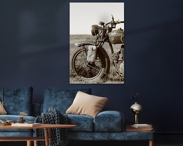 Motocyclette BSA de la Seconde Guerre mondiale, couleur noir et blanc sépia sur Bobsphotography