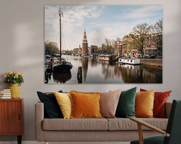 Kanaal en oude huizen in Amsterdam, Nederland. van Lorena Cirstea