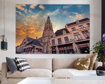 De toren van De Grote Kerk van Breda, tijdens een prachtige ochtend van Martijn