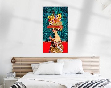 Fröhliche Gustav-Klimt-Frau mit Blumenhut