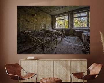 Hospitaalkamer van МСЧ-126 Medico in Pripyat van Karl Smits