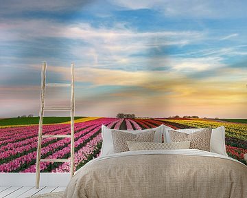 s Avonds in een tulpenveld aan de Nederrijn van Michael Valjak