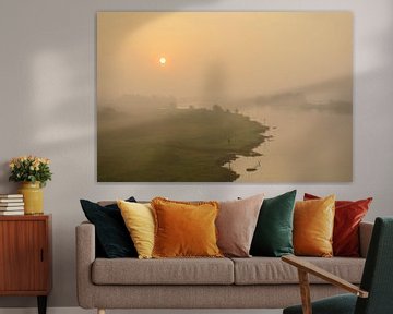 Lever de soleil sur la rivière IJssel lors d'une matinée brumeuse sur Sjoerd van der Wal Photographie
