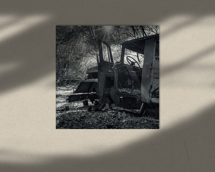 Sfeerimpressie: Verlaten Brandweerwagen in Tsjernobyl van Karl Smits