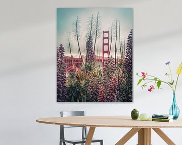 Bloemen met de Golden Gate Bridge van Bert Nijholt