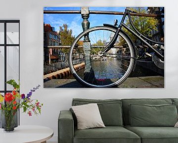 Fahrrad auf dem Kanal von Amsterdam von My Footprints