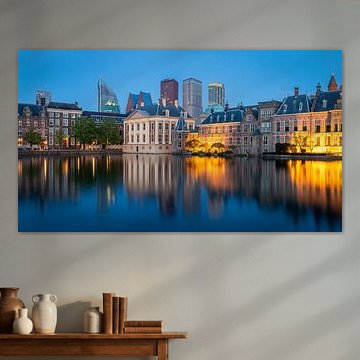 Blick auf den Binnenhof und das Mauritshuis am Abend