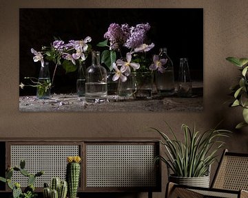 Stillife Dark | clematis & lilas sur Studio Petra Moes