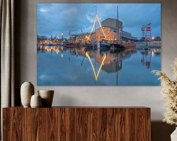 Hafen von Den Helder während der blauen Stunde. von Justin Sinner Pictures ( Fotograaf op Texel)